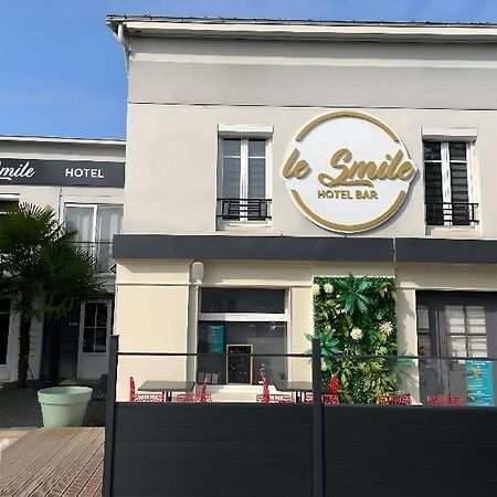 Hotel Le Smile Saint-Vincent-Sterlanges Екстер'єр фото