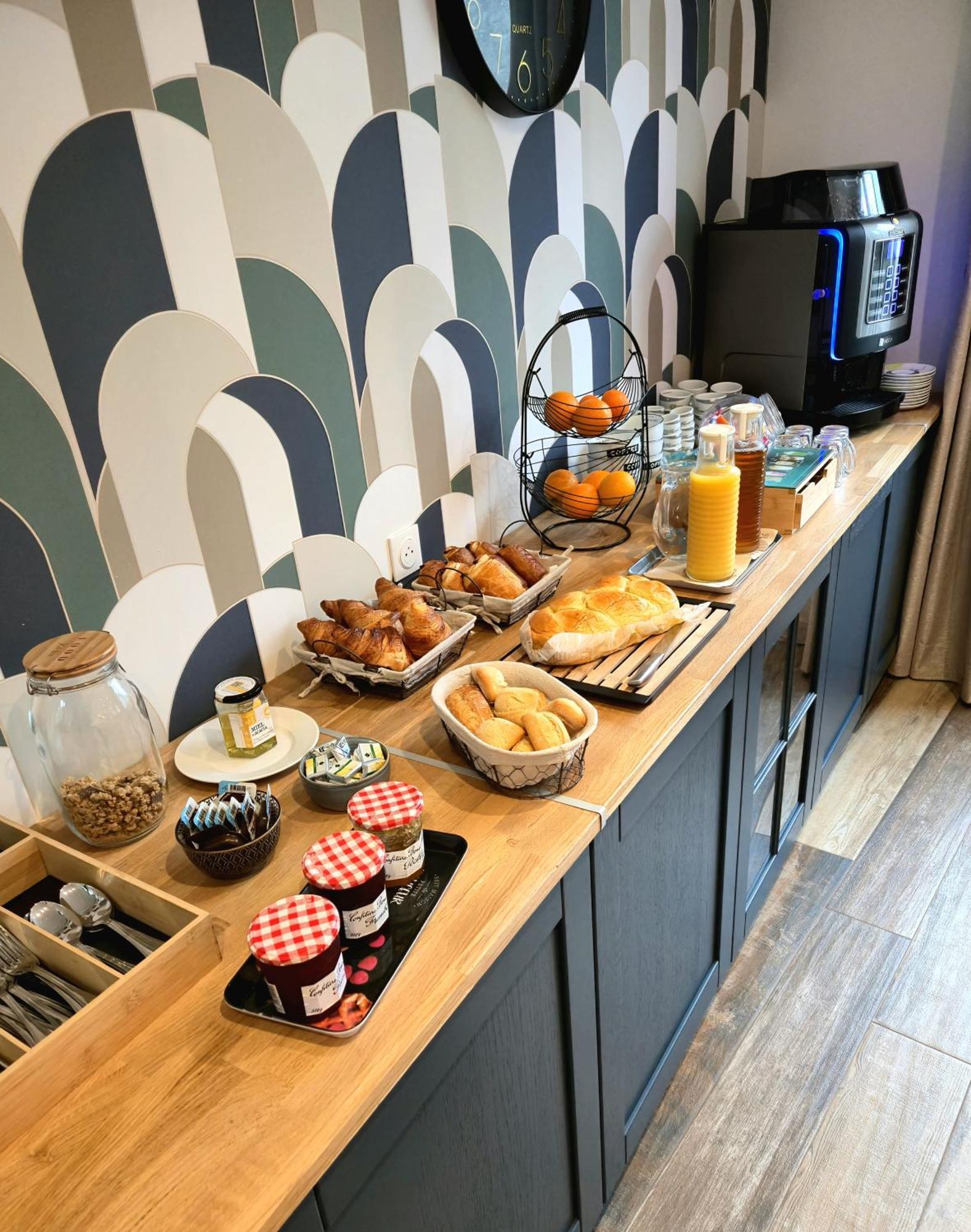 Hotel Le Smile Saint-Vincent-Sterlanges Екстер'єр фото
