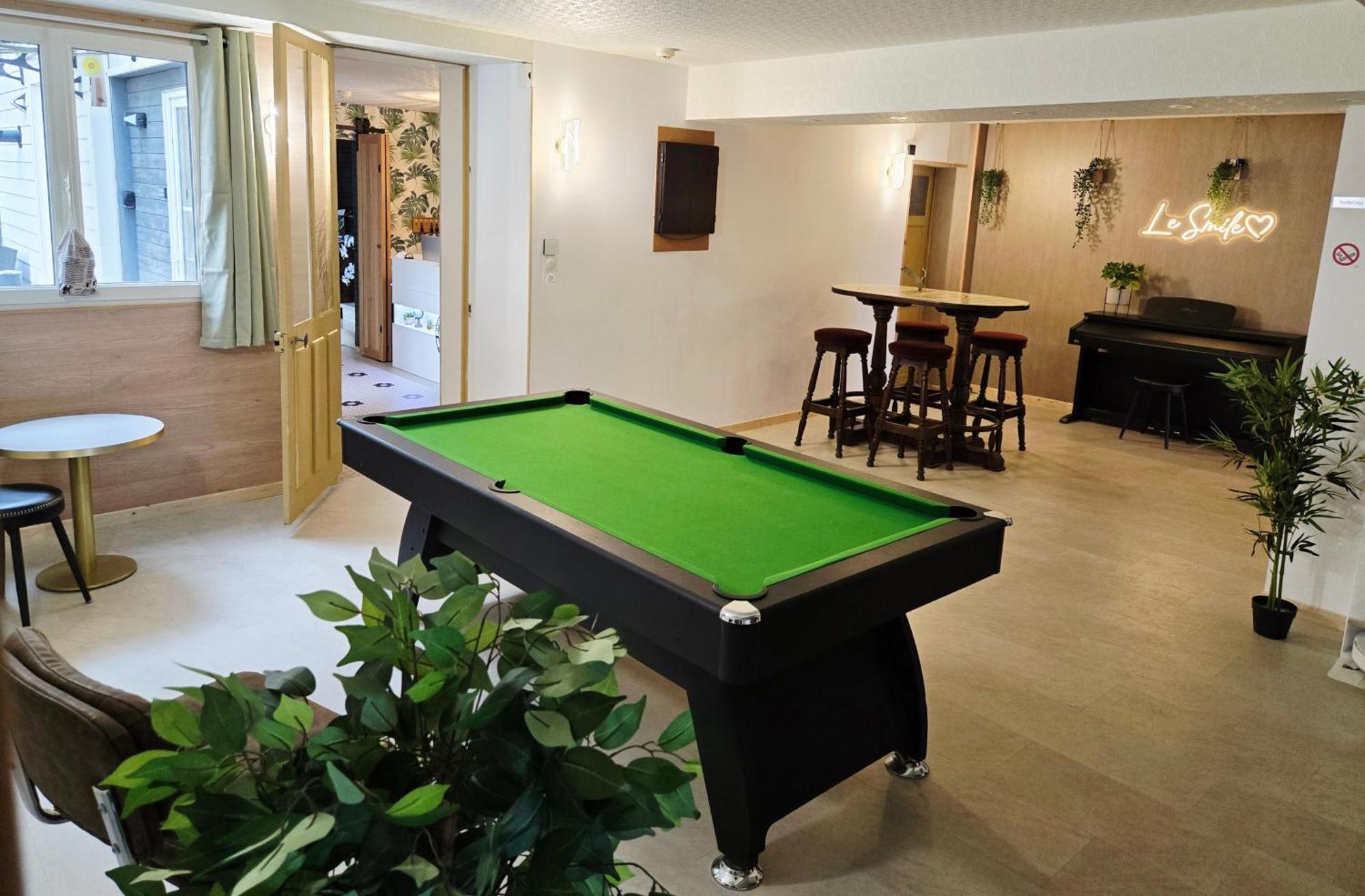 Hotel Le Smile Saint-Vincent-Sterlanges Екстер'єр фото